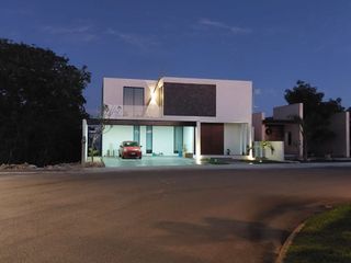 Casa en venta con paneles solares en Jardines de La Rejoyada Mérida