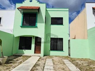 Casa en renta en privada Gran Santa Fe, Mérida, Yucatán.