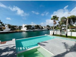 Casa en venta en Puerto Cancun con muelle