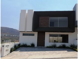 Moderna Casa en venta en Cañadas del Bosque Tres Marías L25 $3,425,000