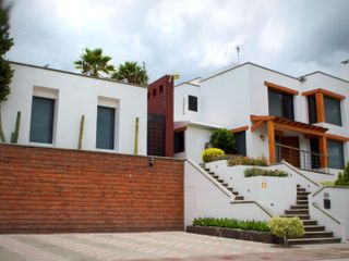 venta casa en real de juriquilla qro, 5 recamaras con alberca y bungaló independiente INDEPENDIENTE!!