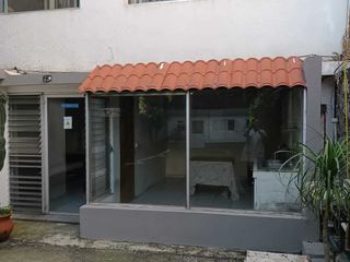 En VENTA pequeño edificio para oficinas o consultorios zona sur (Las Palmas) en Cuernavaca, Morelos.