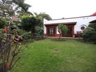 Casa Sola en Lomas de Atzingo Cuernavaca - CRB-1143-Cs