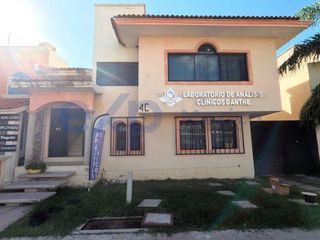 Casa con uso de suelo comercial en Pueblo Nuevo Corregidora, Quertaro