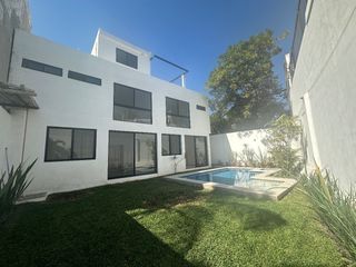 Moderna Casa Nueva  en Fracc. con Vigilancia al Sur de Cuernavaca