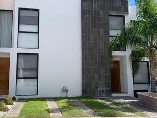 Venta de Casas en Santa Fe Juriquilla, Terreno 143 m2, Equipada, Gran Ubicación