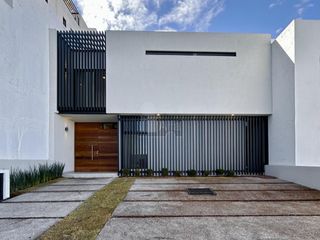 Moderna casa con las mejores habitaciones de todo Querétaro EN EL MES DE PAPÁ, DESCUENTO DE $300,000