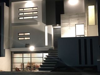 Casa con cuarto de servicio en  Colinas de Juriquilla SM