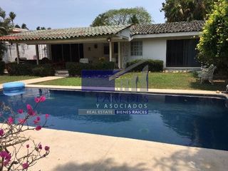 Amplia casa en Golondrinas Campo de Golf de 3 recamaras en Ixtapa A39