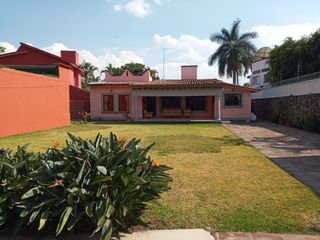 CASA EN VENTA DE UN NIVEL, EN FRACC EN COL. LOMAS DE CORTES