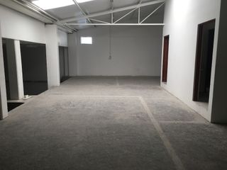 Se renta Local/bodega de 600 metros con entrada para tráiler en Naucalpan