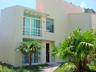Hermosa villa en venta en Selvamar Playa del Carmen P1721