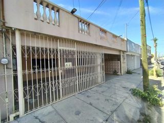 Casa en  venta en Av. Central Ideal para inversionistas   Colonia Chapultepec  San Nicolas