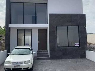 Casa en Venta en Fraccionamiento Lomalta, Tres Marías, Morelia.