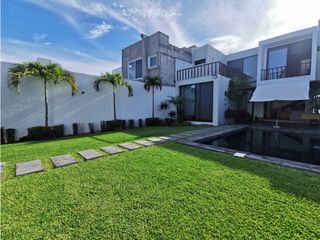 Casa sola con alberca en venta en Xochitepec Morelos