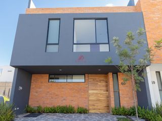 CASA EN VENTA EN SOLARES ALTANZA, ZAPOPAN.