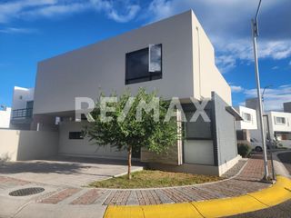 CASA DE AUTOR EN VENTA CON RECÁMARA EN PB EN CONDESA JURIQUILLA RCV230911-MN - (3)