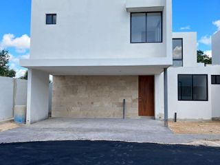 Casa en Privada Savara en Norte de Mérida con Amenidades Mod. Areca