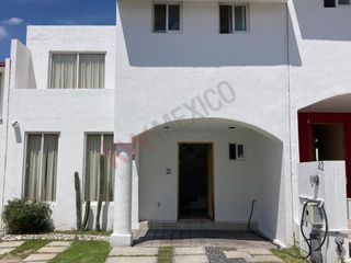 Se vende casa de dos recámaras y estudio en prolongación Ámsterdam, Corregidora, Querétaro