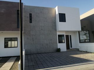 Se Vende Hermosa Casa en Mirador del Campanario, Jardín, 3 Recamaras, de LUJO !!
