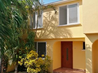 Casa en venta en Boca del Río en privada con alberca | Col. Galaxia