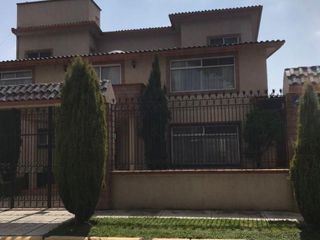 VENTA DE CASA EN FRACCIONAMIENTO LA VIEGEN EN METEPEC