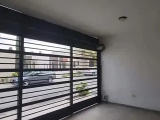 CASA EN RENTA EQUIPADA Y CLIMATIZADA COL REAL DE CUMBRES MTY NL