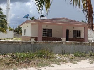 Casa con 1,461m2 de Terreno en Tercer Fila de Playa en Chicxulub Puerto, Yucatán