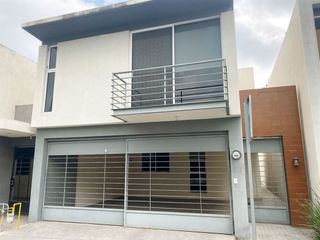 CASA EN VENTA EN CERRADAS DE CUMBRES