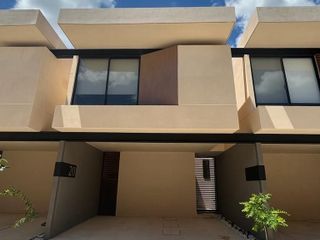 Townhouse en Venta Mérida, Privada Kobá, Temozón AMUEBLADO