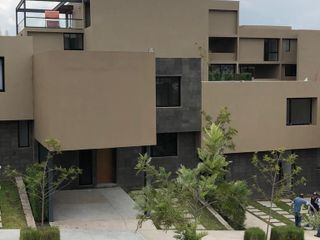 Preciosa Casa en Lomas de Juriquilla, 3 Recamaras, Estudio, Jardín, Terraza,..