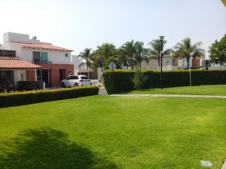 Preciosa Residencia en Claustros del Campestre, 3 Recamaras, 3.5 Baños, Alberca