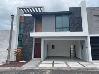 Casa con alberca y tres recámaras en Lomas del Sol, Alvarado, Veracruz