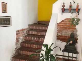 Casa Antigua para remodelar dentro de privada en Monterrey, Roma Norte
