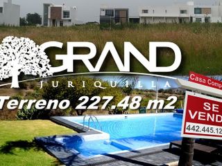 En Venta Terreno PLANO en Grand Juriquilla, 227.48 m2 - Alberca, Seguridad..