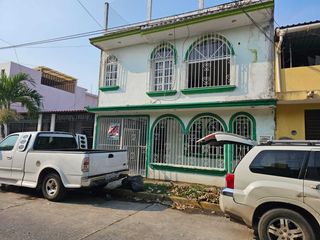 Casa en venta en oportunidad, solo contado. Col. Infonavit, en Comalcalco, Tabasco Cerca de plazas comerciales y a 20 minutos de la refinería Olmeca.