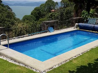 PROPIEDAD CON EXCELENTE VISTA AL LAGO, AVANDARO