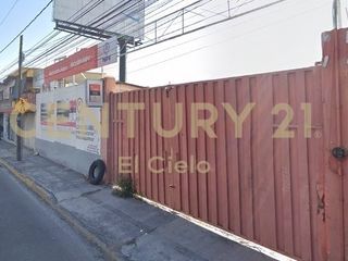 Terreno en venta con construcción en la 11 sur y Club de Golf Mayorazgo, Puebla