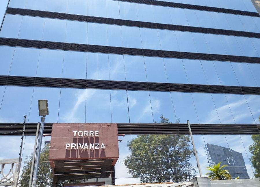 VERONICA ANZURES, OFICINA EN RENTA