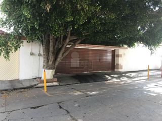 Casa en venta en Morelia, La Loma, con edificio de oficinas