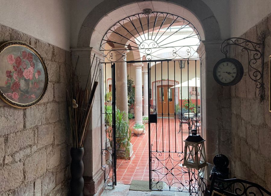 Casa con 2 Locales Comerciales en Venta en Guadalupe, en Zona Centro