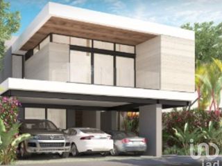 Pre-venta de casa de cuatro recàmaras en lote 109 de privada en Conkal, Yucatàn.