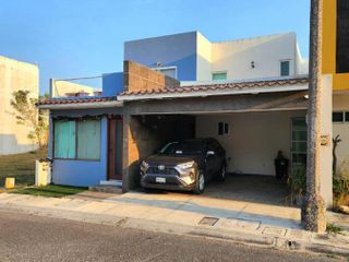 Casa en Venta con Playa Privada, en el Fraccionamiento Lomas del Sol, Veracruz