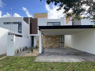 3 habitaciones, piscina y cochera techada, CASA en venta en Mérida, entrega inmediata