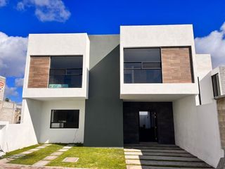 Casa en Juriquilla con recamara en planta baja