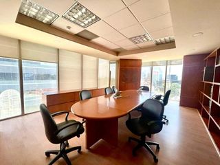 Oficina acondicionada y amueblada de 174m2 en Edificio Corporativo Lomas Altas