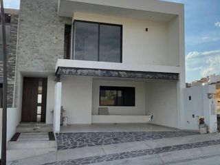 *SE VENDE CASA EN LOMAS DE PUNTA DEL ESTE*