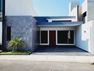Casa en VENTA UN PISO 3 RECAMARAS, fracc LOMAS DE LA RIOJA