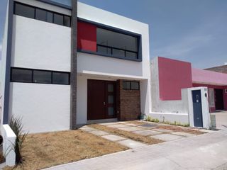 Preciosa Casa en El Mirador, 4ta Habitación en PB, 3.5 Baños, Oportunidad !!