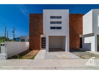 CASA EN VENTA EN SAN JUAN DEL RIO, QUERETARO